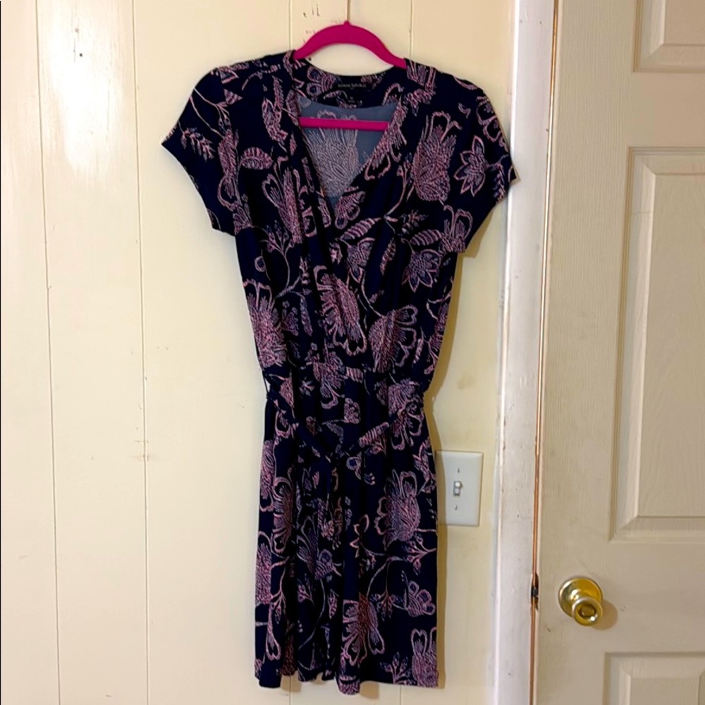 Women’s banana republic dress. Ties at the waist.